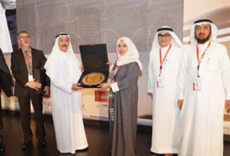 جمعية العمود الفقري تكرم الجمعية السعودية لأمراض الروماتيزم